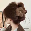 Presilha de cabelo de pelúcia em formato de peixe para outono e inverno para mulheres, luxo leve e toque de alta qualidade, tamanho grande para cabelos grossos, acessório de cabelo versátil tipo pinça de tubarão