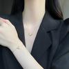 Acero de Titanio No se Desvanece Collar con Letra V Diseño de Nicho para Mujer Lujo Accesible Pulsera de Gama Alta Pendientes Simples Versátiles Joyería