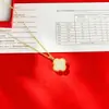 Colar de Trevo de Quatro Folhas, Atacado de Luxo Leve, Joias de Nicho com Zircônia Total, Corrente de Clavícula Cravejada com Diamantes para Mulheres, Corrente de Pescoço Simples Versátil, Não Desbota