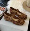 Zapatos de mujer vintage de gamuza estilo francés, nueva colección de otoño 2026, impresionantes zapatos Mary Jane Birkenstock con plataforma interior, zapatos de ballet