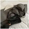 Bolso Pequeño Cuadrado Retro Estilo Hong Kong Hombro Único 2026 Nuevo de Moda Diseño de Nicho Moda Color Sólido Bolso de Hombro Cruzado de Alta Gama