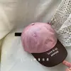 Boné de Baseball com Bloqueio de Cor Rosa e Café Bordado com Letra para Crianças e Meninas, Chapéu Versátil Casual com Aba Larga para Proteção Solar