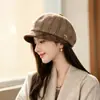 Boina octogonal de tweed retro para otoño e invierno para mujer, gorra de pico a cuadros para adelgazar el rostro, gorra de repartidor cálida, personalizada de fábrica