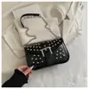 Bolsa de Mão com Corrente de Ombro Único para Mulheres, Estilo Punk Fashionável com Rebites, Design Simples Único 2026, Grande Capacidade