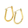 Pendientes personalizados en forma de U repujados acero de titanio chapado en oro de 18 quilates pendientes estilo ins pendientes de corazón de moda para sesión de fotos callejera europea y americana