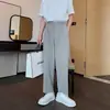 Calça masculina simples de cor sólida, com caimento solto e perna reta, estilo streetwear de Hong Kong para o outono, versátil, sem vincos, modeladora, alonga as pernas, comprimento até o chão