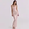 Vestido longo europeu e americano de alta qualidade, elegante e sofisticado, com banho de ouro, decote em U e alças, vestido de noite slim fit para uma dama sofisticada