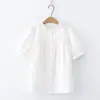 Moda Verão 2026 Camisa de Manga Curta Retrô Estilo Mori Girl Fresco para Mulheres, Top de Algodão Puro com Manga Bufante Plissada
