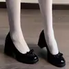 Sapatos Femininos Retrô com Laço Salto Baixo 2026 Outono Novo Slip-On Salto Alto Salto Bloco Versátil Sapatos Mary Jane