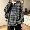 Camiseta de manga larga a rayas para hombre con diseño de dos piezas falso, cuello en V, estilo Henley, corte relajado, perfecta para usar debajo de sudaderas con capucha, colección de otoño