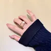 Anillo Hueco Irregular Redondo de Perlas Shijia Auténticas con Galvanizado al Vacío para Mujer, Anillo Versátil con Diseño de Nicho Moderno y Elegante