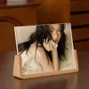 Marco de fotos creativo de madera maciza en forma de U, mesa con impresión acrílica, marco de fotos, adornos montados para exhibición hechos a mano.
