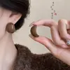 Pendientes de Resina Geométricos de Color Sólido Aguja de Plata Estilo Hong Kong Diseño Retro Pendientes Elegantes Moda Otoño e Invierno Pendientes de Gama Alta