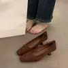 Sapatos Femininos Elegantes Retrô de Salto Alto para Outono 2025, Saltos Agulha de Camurça, Adequados para Combinar com Saias, Sapatos de Trabalho, Sapatos de Avó