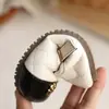 Estilo Lolita Primavera e Outono 2026 Sapatos de Couro de Princesa da Moda para Meninas Sapatos Individuais de Solado Macio para Crianças Estilo Coreano Presente
