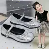 Zapatos Individuales de Nuevo Estilo para Niñas Mayores, Zapatos de Cuero Estilo Coreano Plateados Poco Profundos Primavera 2026 para Niñas, Zapatos de Baile de Rendimiento para Niños