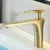 Torneira de Lavatório de Luxo Leve Nórdico Toda em Cobre Dourado Escovado Fria e Quente Torneira Simples de Latão Dourado para Lavatório Controle Único