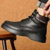 Botas Masculinas 2025 Novas Sapatos Masculinos de Inverno Moda Tendência Botas Masculinas Quentes com Forro de Lã Sapatos Casuais Versáteis de Couro