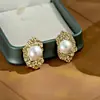 Pendientes de Perla con Textura Metálica de Aguja Plateada, Sensación de Lujo Ligero y Gama Alta, Pendientes de Moda de Plata S925 para Mujer, Pendientes Niche de Lujo Ligero