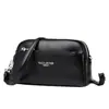 Bolsa Quadrada Pequena de Couro Macio Feminina 2024 Nova Moda Casual para Mãe de Meia-Idade Bolsa de Ombro Transversal Bolsa de Mão Portátil