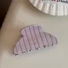 Presilha de Garra Listrada Colorida Estilo Coreano Clipe de Tamanho Médio de Alta Qualidade Presilha de Cabelo para Mulheres Parte de Trás da Cabeça Clipe de Tubarão Pequena Presilha de Garra Acessórios de Cabelo