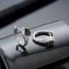 Aretes de Serpiente Personalizados Aretes de Serpiente para Hombre con Diamante Negro con Forma de Serpiente Hebilla para la Oreja para Mujer Nuevo Transfronterizo Serpiente Oscura Combinable Aretes Sencillos Accesorios