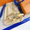 Pulsera de Lujo Ligero Marca V de 26 Luces, Artículo Popular de Venta Transfronteriza, Joyería Versátil Elegante de Moda para Mujer con Diseño Único
