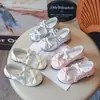 Sapatos de couro macio para meninas, sapatos de princesa para crianças, novos sapatos Lolita de primavera e outono, sapatos sociais de salto alto para meninas pequenas