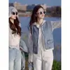 Colete Jeans Sem Mangas Patchwork de Renda Estilo Francês Primavera 2026 para Mulheres, Top Versátil Elegante e Emagrecedor
