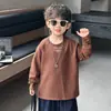 Roupa de Primavera e Outono para Meninos Camiseta de Manga Longa Cor Café 2026 Novo Estilo Coreano Infantil Bonito Casual Camada Base Roupas de Bebê