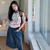 Conjunto de Verano para Niñas 2026 Nuevo Conjunto de Dos Piezas con Camiseta Estampada de Letras y Pantalones Cortos para Niños Mayores Jeans Vintage