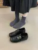 Mocassins Estilo Britânico Retrô para Mulheres, Novo Modelo Outono Primavera 2026, Design Esculpido Brogue, Sapatos de Couro com Salto Escondido