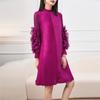 Vestido plissado europeu e americano de alta qualidade Novo 2022 Outono Indústria Pesada bordado Decote Semi-alto Vestido Elegante de Médio Comprimento