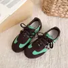 Zapatillas de entrenamiento alemanas de color block retro para mujer, nuevo estilo de moda de otoño, zapatillas casuales versátiles con cordones, suela blanda, zapatillas Forrest Gump