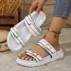 Pantuflas Casuales Transfronterizas Europeas y Americanas con Hebilla de Cuero de Correa Única de Verano de Comercio Exterior 2026 Moda Nuevo Estilo Planas Al Por Mayor Talla Grande