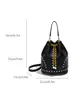 Bolsa Grande de Axila Simples em PU Feminina Nova Tendência Verão 2026 Bolsa Tote Cool com Rebites Moda Verão Trabalho Único Ombro