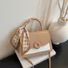 Bolsa Feminina Estilo Francês Bloqueio de Cores Único para o Dia a Dia 2026 Bolsa de Mão Elegante Simples Moda Versátil Bolsa Tote Quadrada