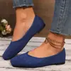 Zapatos planos cómodos con una abertura poco profunda, diseñados en un estilo europeo y americano, disponibles en tallas grandes para mujer, y en varios colores con punta cuadrada para realzar la forma de los pies. Disponible en stock