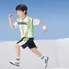 Conjunto Esportivo de Manga Curta para Meninos de Verão Novo Conjunto de Treino Respirável de Malha para Crianças Conjunto de Duas Peças com Blusa de Manga Curta e Calça de Comprimento Médio