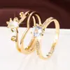 Elegante conjunto de dos piezas de anillos huecos de corona incrustados con circonita, regalo de vacaciones, versátil y elegante, joyería de anillo para mujer de cobre puro