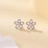 Aretes S925 Plata de Ley Flor Retorcida Hueca Simple Moda Suave Versátil para Uso Diario de Joyería Yuebao