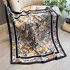 Fabricante Mayorista de Popular Bufanda Cuadrada de Imitación Seda con Estampado Floral 90, Versátil, Clásica, de Sarga, para Cabeza, de Ruiyun Comercio Exterior