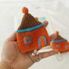 Funda de llaves tejida hecha a mano con forma de casita creativa, linda cubierta protectora para llave de coche, producto terminado tejido con lana