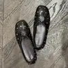 Zapatos de ballet retro de nuevo estilo con punta redonda, remaches desgastados, transpirables, suela suave, con lazo y diseño hueco, zapatos Mary Jane planos para mujer