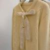 Pajarita de Encaje Dopamina de Otoño Tardío Suéter Amarillo Suave para Mujeres Menudas en Otoño e Invierno, Estilo Perezoso