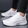 Zapatos de talla grande transfronterizos, zapatillas deportivas de verano, zapatos de malla nuevos, zapatos casuales finos y ligeros para hombre, transpirables, para correr