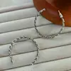 Pendientes Minimalistas Geométricos en Forma de C con Diseño de Resorte, Estética de Diseño de Nicho, Estilo Francés Versátil, Sensación de Alta Gama, Pendientes Versátiles