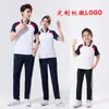 Trajes Deportivos de Algodón de Manga Corta y Pantalón Largo de Verano Personalizados para Estudiantes Hombres y Mujeres, Uniformes de Clase, Uniformes Escolares, Ropa de Trabajo, Uniformes de Grupo al por Mayor