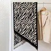 Bufanda Estilo Japonés y Coreano Imitación Cachemir Patrón Cebra Chal de Moda Bufanda Triangular Suave Agradable a la Piel Larga Cálida Bufanda de Invierno