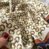 Cadena de herradura de metal seda artificial color champán bufanda cuadrada de 70 cm para el pelo de mujer accesorio de decoración para bolsa camisa